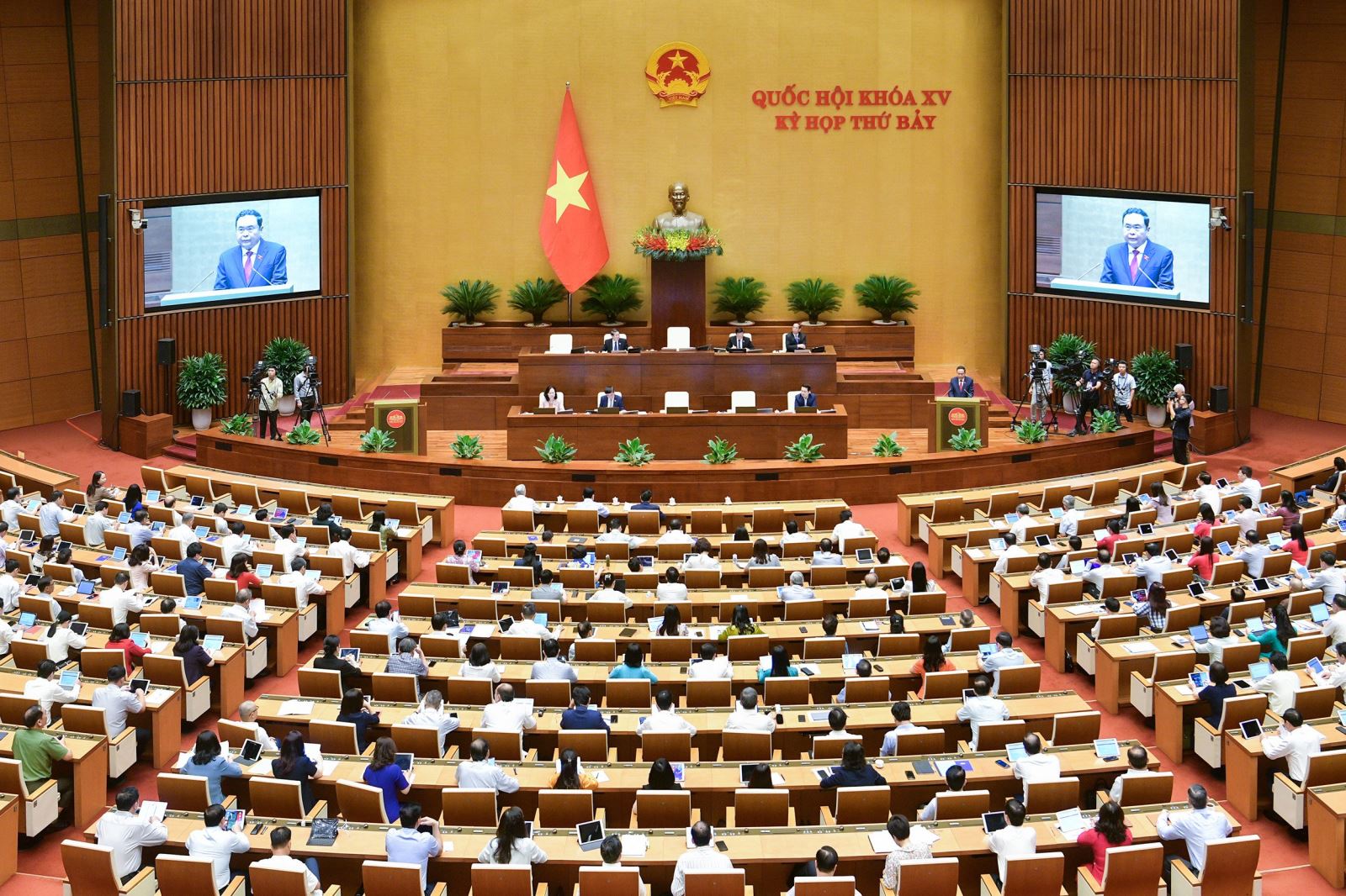 Quốc hội chất vấn các vấn đề thuộc lĩnh vực tài nguyên và môi trường