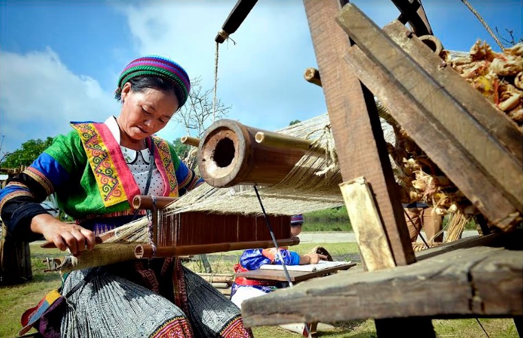Hỗ trợ nghiên cứu, phục hồi, bảo tồn, phát huy văn hóa phi vật thể các dân tộc thiểu số có nguy cơ mai một, năm 2023-2024