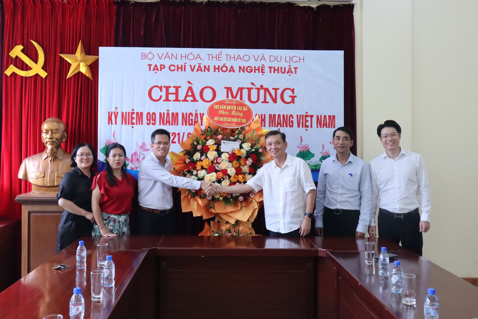 Nhiều cơ quan, đơn vị chúc mừng Tạp chí Văn hóa Nghệ thuật nhân Ngày Báo chí 21-6
