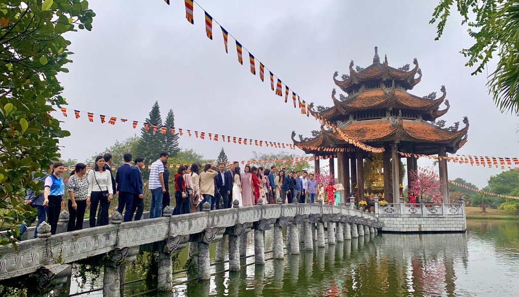Phát triển du lịch nông thôn theo hướng bền vững tại làng Nôm (Hưng Yên)