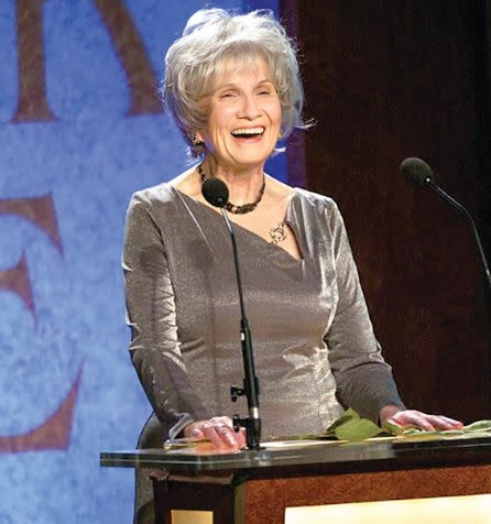 Alice Munro, người đi tìm mảnh vỡ rời bị lãng quên