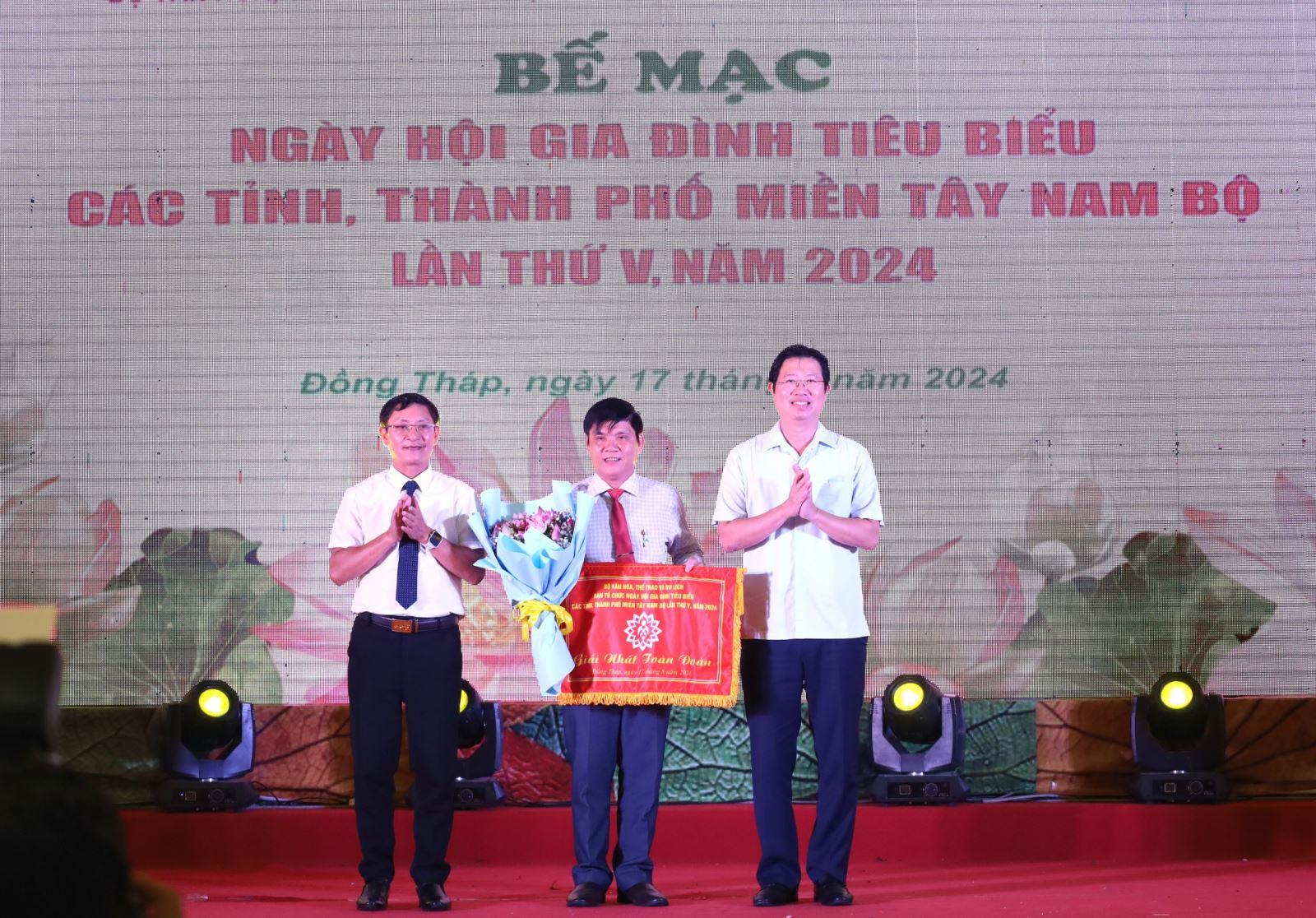  Tôn vinh những giá trị tốt đẹp của gia đình