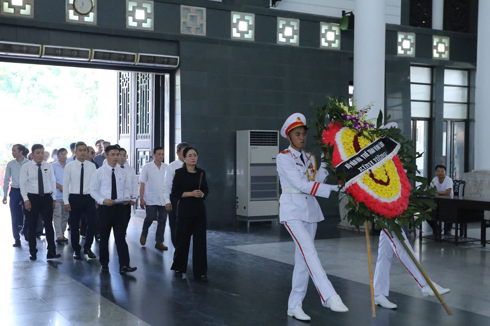 Sáng 6-9, tang lễ của nguyên Thứ trưởng Bộ Văn hóa Mai Vy (tức Bùi Ngọc Xuyên), được tổ chức trọng thể theo nghi thức Lễ tang cấp cao tại Nhà tang lễ Quốc gia (số 5, Trần Thánh Tông, TP Hà Nội). Thứ trưởng Bộ VHTTDL Trịnh Thị Thủy là Trưởng ban Tổ chức lễ tang. 