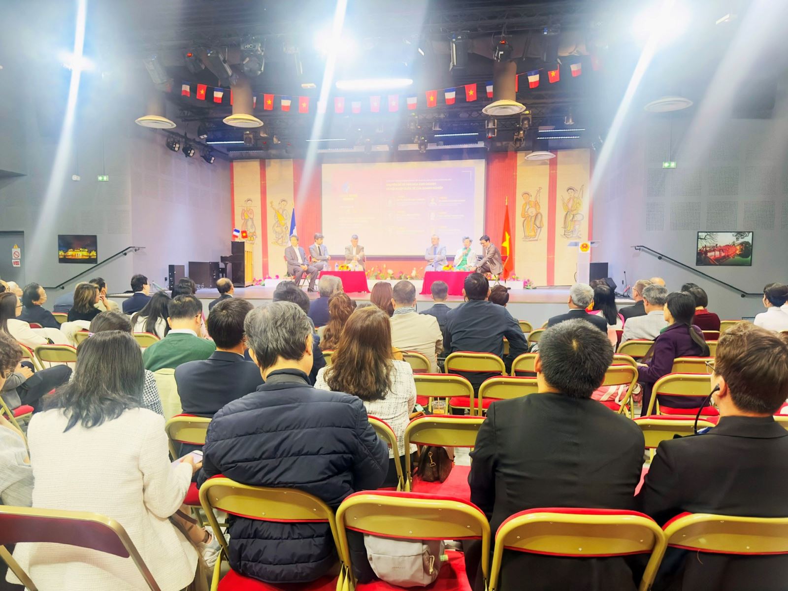 Ngày Văn hóa doanh nghiệp Việt Nam ở nước ngoài được tổ chức lần đầu tiên tại Pháp