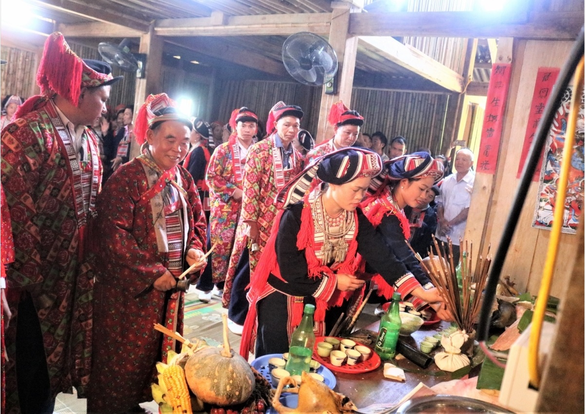 Nghi lễ Piền hùng sỉnh tỉa trong không gian văn hóa Dao
