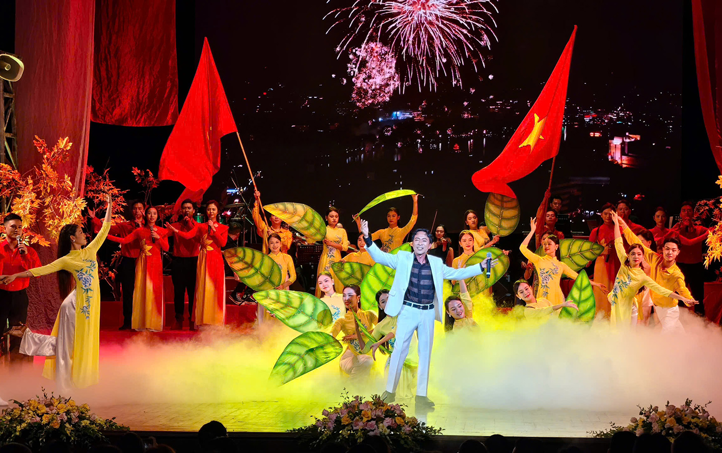 "Hà Nội – Những tháng năm…"-  Chương trình nghệ thuật đặc sắc quyên góp ủng hộ đồng bào vùng bão  lũ 