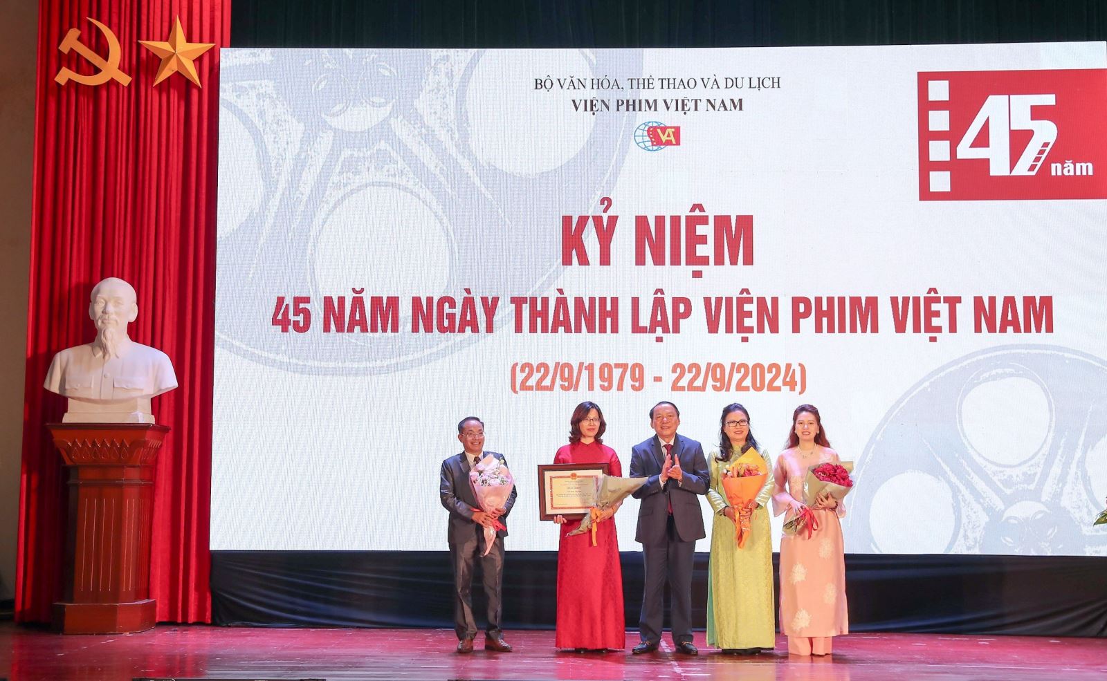 Bộ trưởng Nguyễn Văn Hùng: Viện Phim Việt Nam cần tăng cường hợp tác quốc tế, huy động các nguồn lực để quảng bá hình ảnh đất nước Việt Nam 