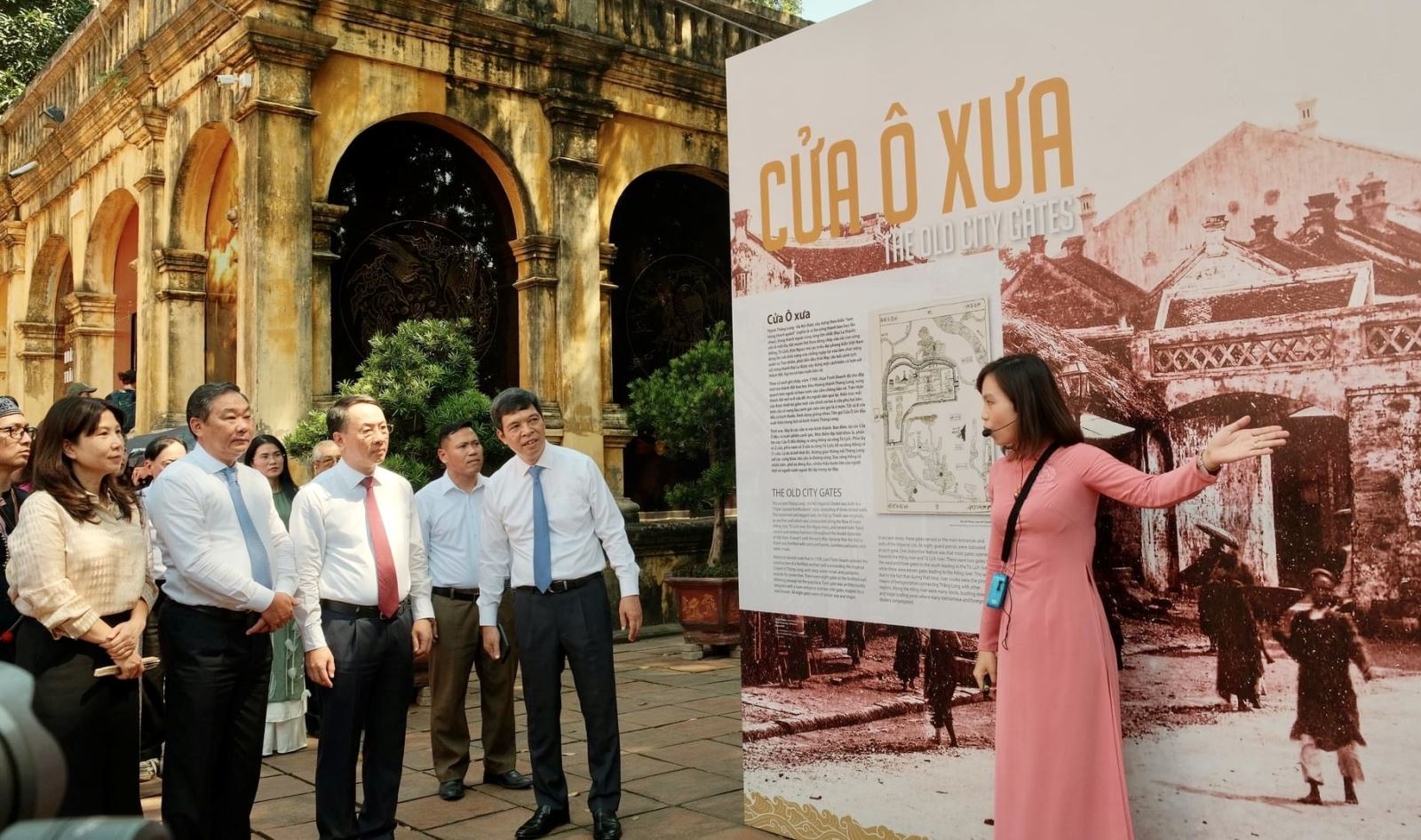 Khai mạc Trưng bày “Hà Nội và những ô cửa” kỷ niệm 70 năm ngày Giải phóng Thủ đô