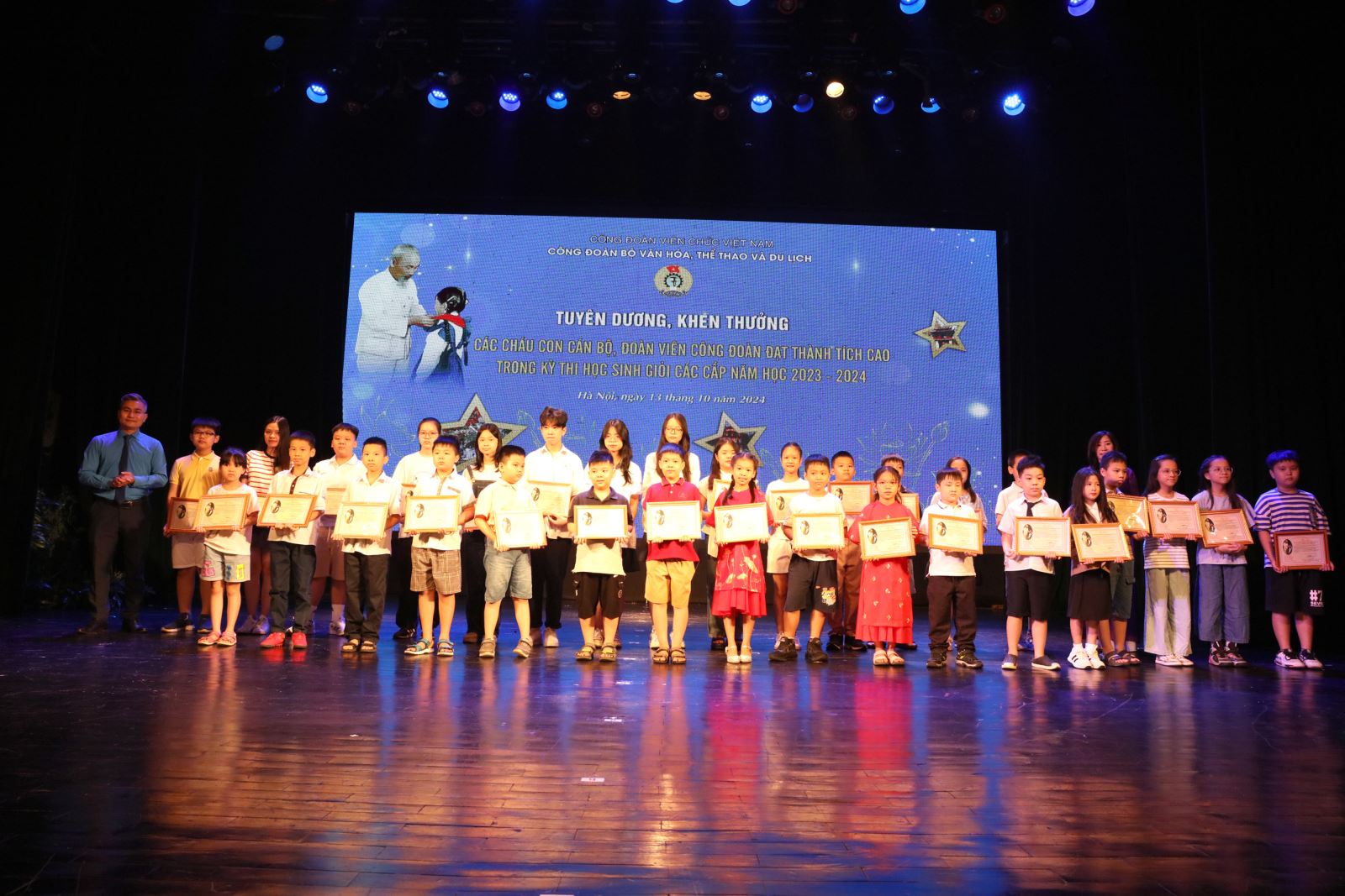 Công đoàn Bộ VHTTDL: Trao thưởng cho 167 học sinh đạt thành tích học tập xuất sắc