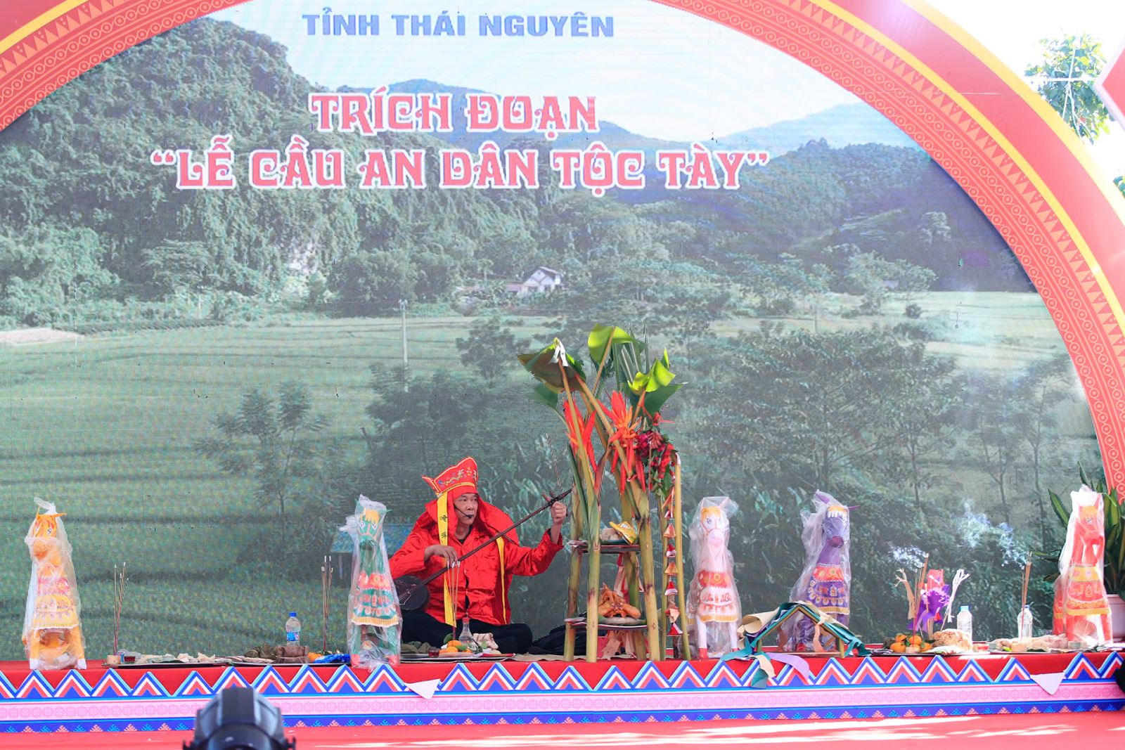 Nghi thức cầu an của dân tộc Tày huyện Phú Lương (Thái Nguyên)