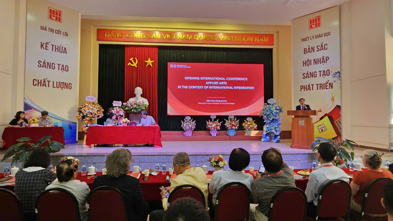 "Phát triển mỹ thuật ứng dụng trong xu thế hội nhập quốc tế"
