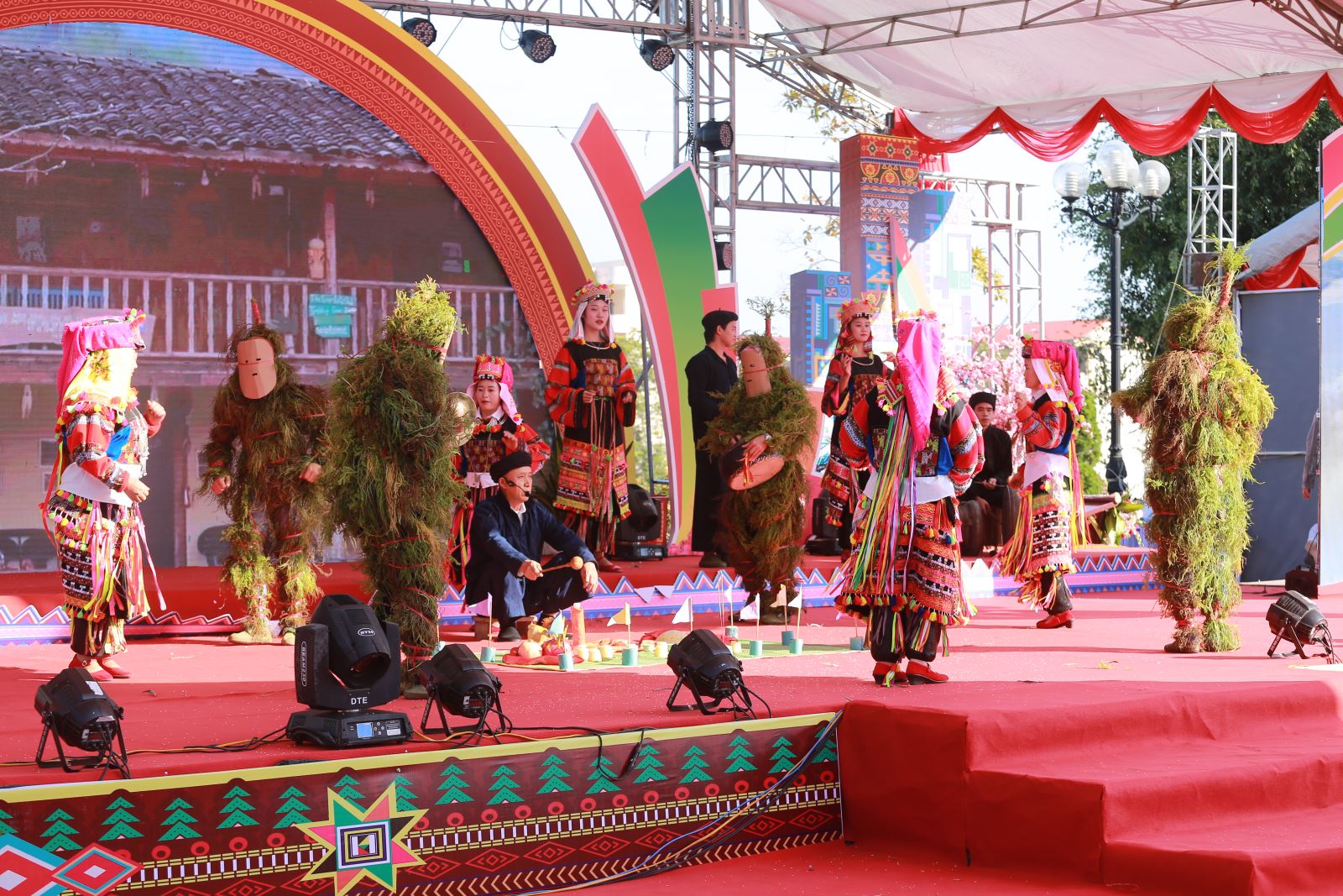 Trích đoạn Lễ cúng tổ tiên dân tộc Lô Lô xã Lũng Cú (Hà Giang)
