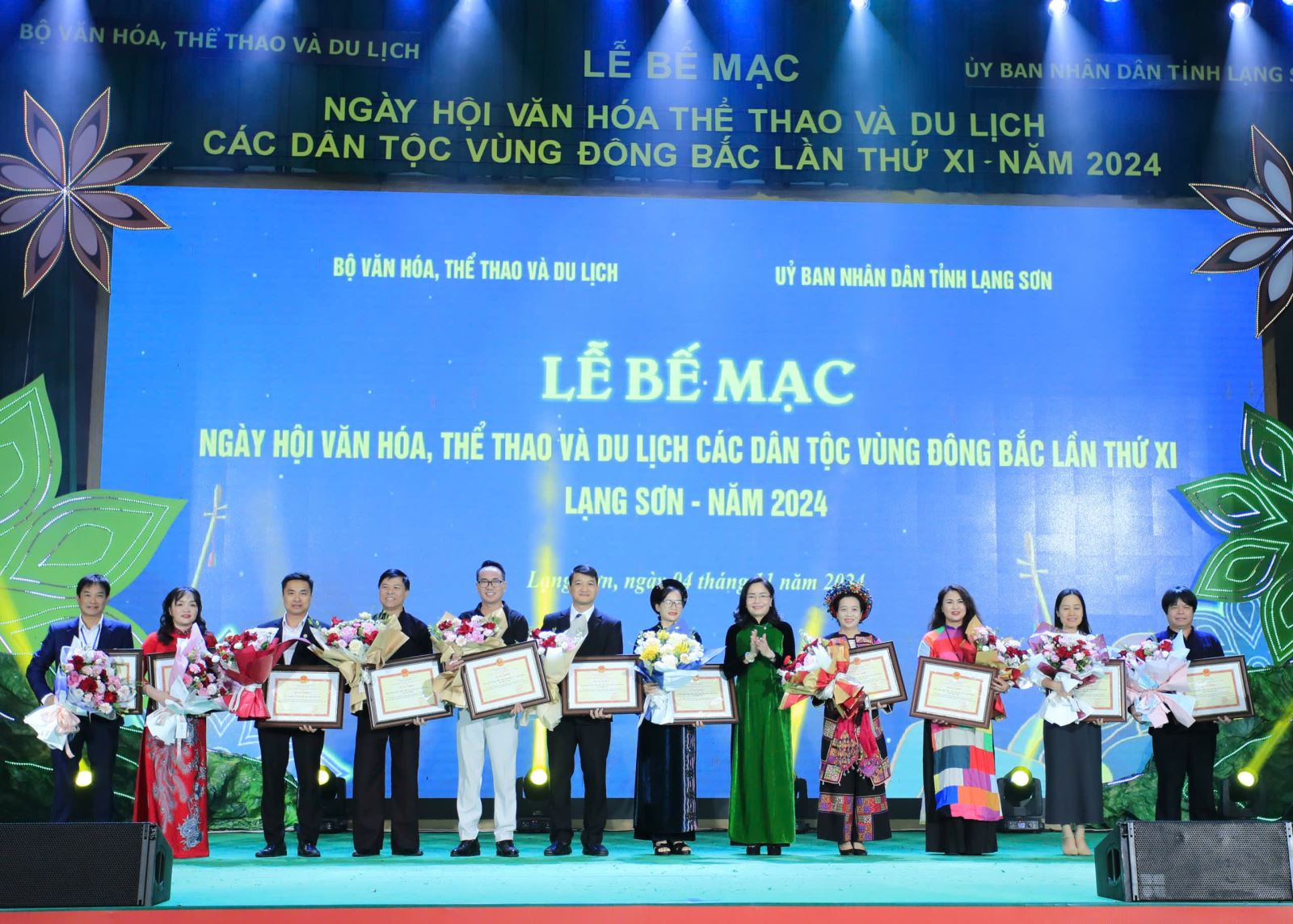 Bế mạc Ngày hội VHTTDL các dân tộc vùng Đông Bắc lần thứ XI 