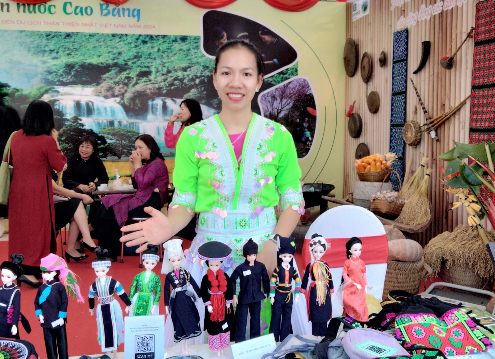 “Sắc màu thổ cẩm miền non nước” 