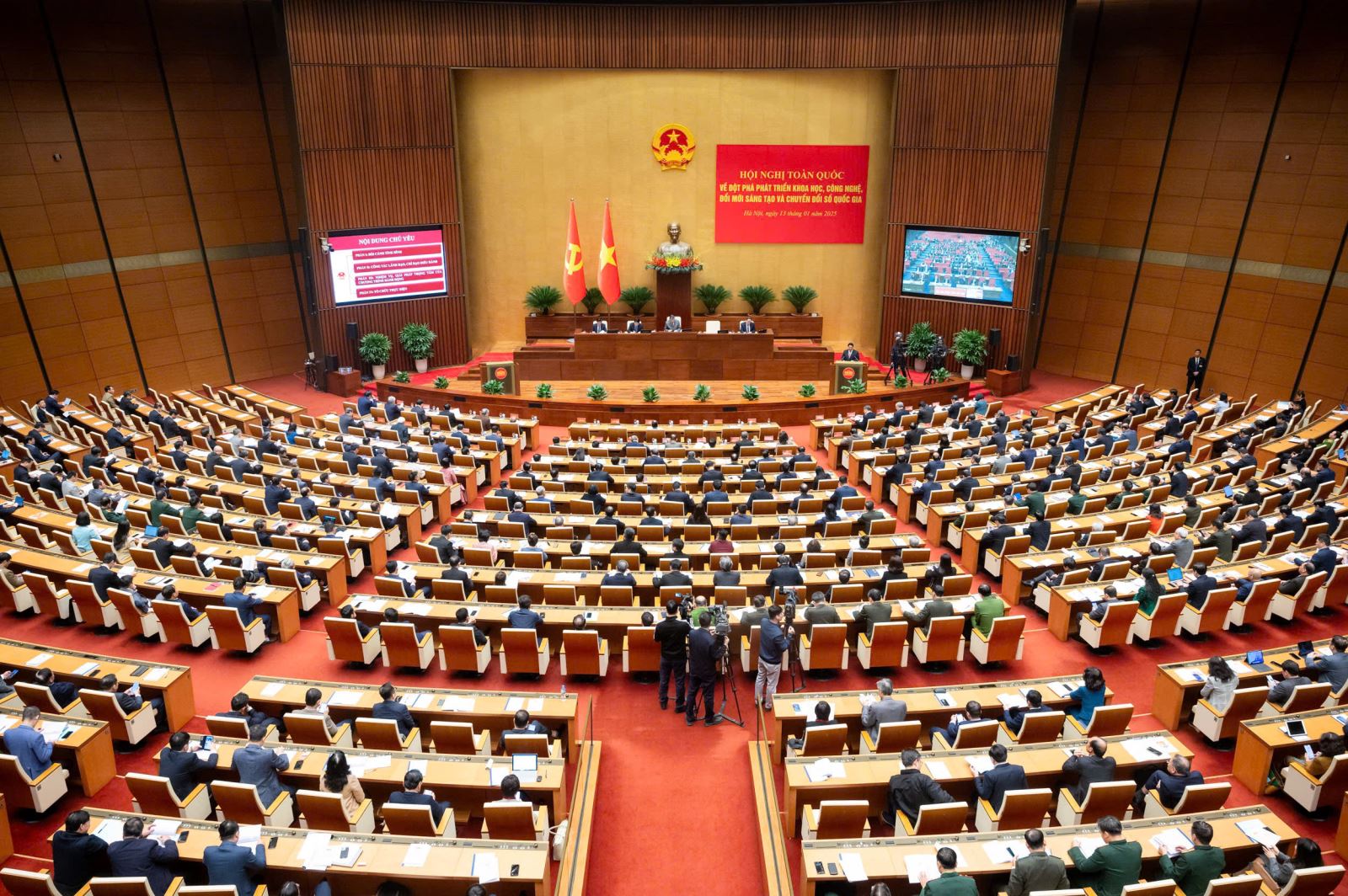 Đột phá trong khoa học, công nghệ, đổi mới sáng tạo và chuyển đổi số quốc gia để đưa đất nước phát triển