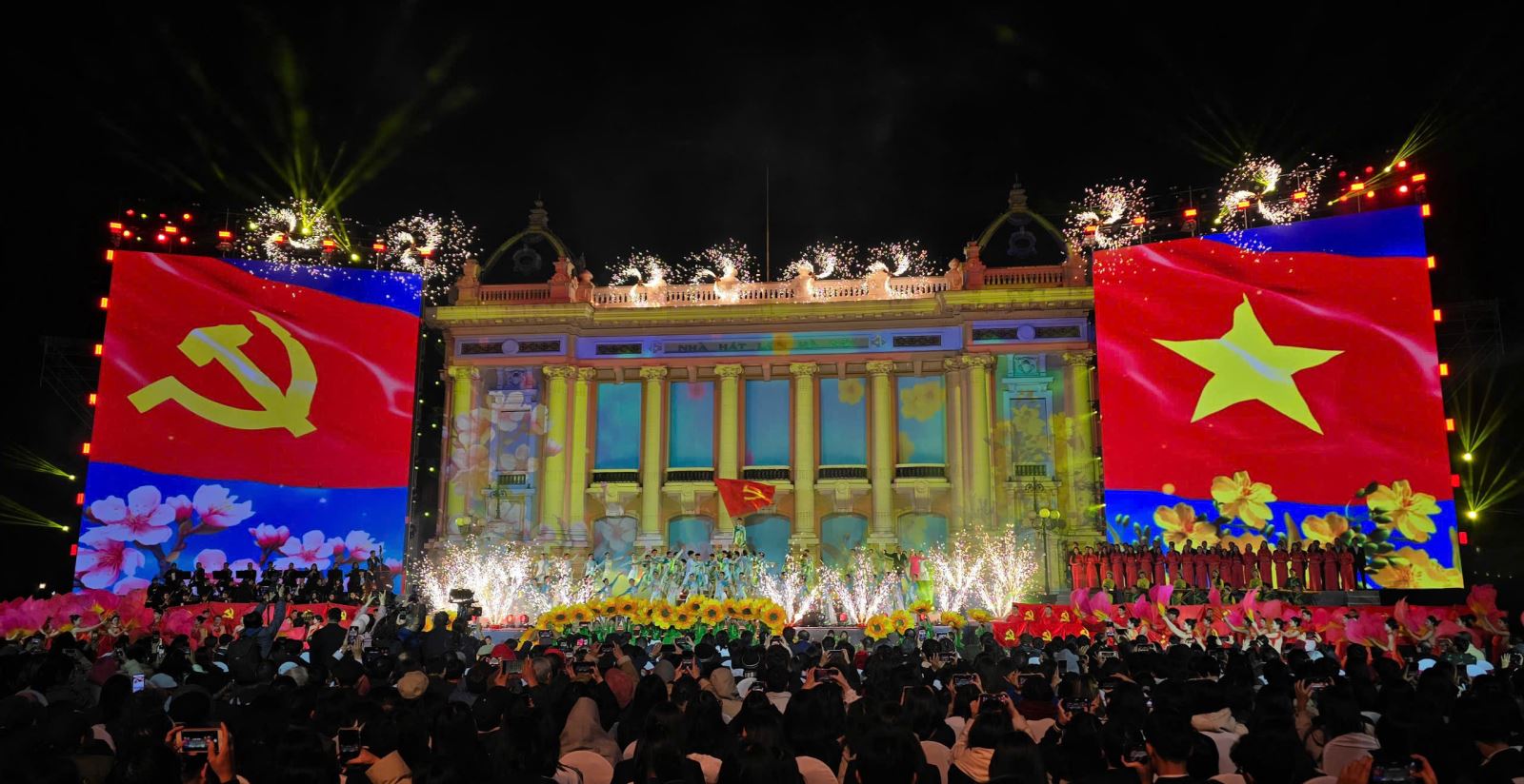Chương trình nghệ thuật đặc biệt “95 năm - Ánh sáng soi đường”: Ôn lại những trang sử hào hùng của Đảng quang vinh