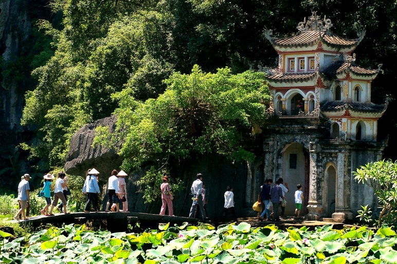 Quản lý di tích lịch sử văn hóa Phật giáo trong Quần thể danh thắng Tràng An (Ninh Bình)