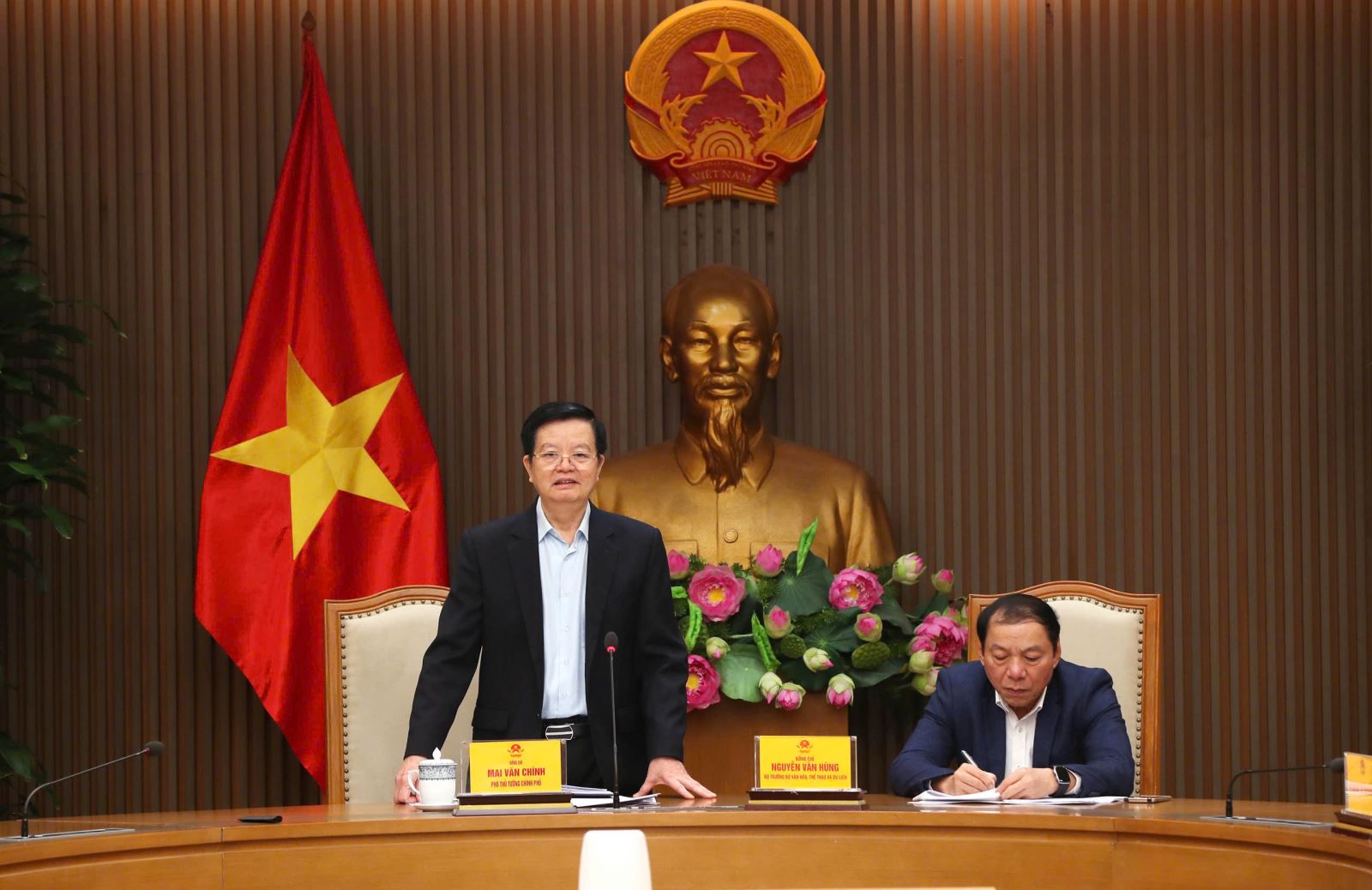 Phó Thủ tướng Mai Văn Chính làm việc với Bộ VHTTDL