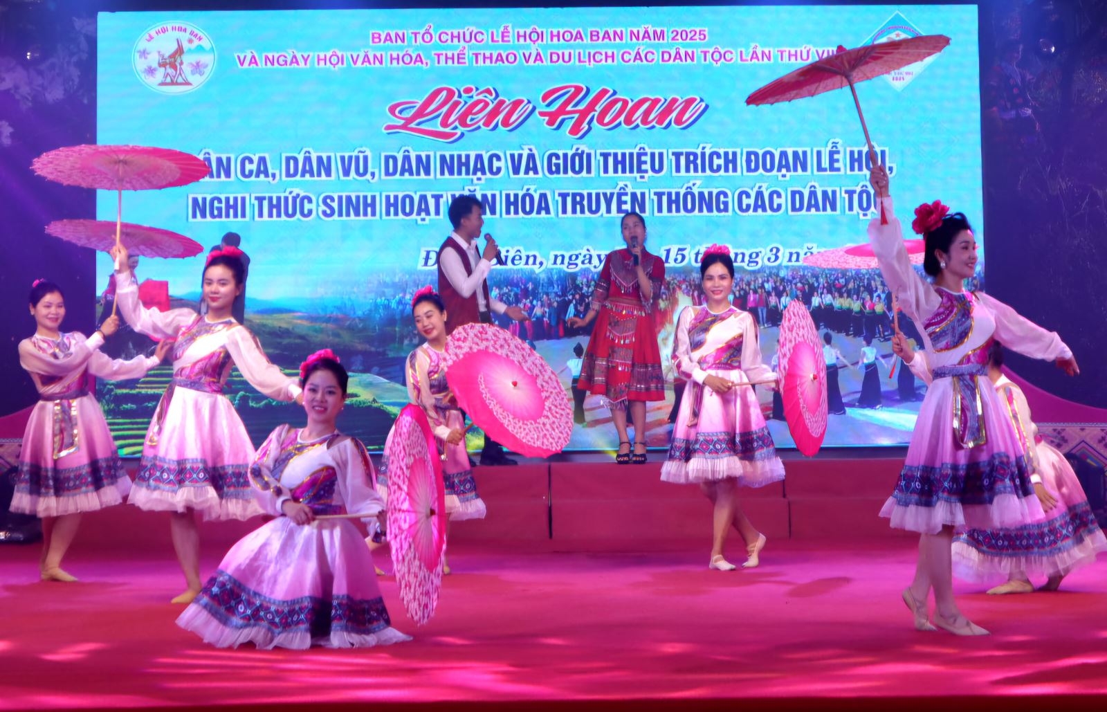 Liên hoan dân ca, dân vũ, dân nhạc và giới thiệu trích đoạn lễ hội, nghi thức sinh hoạt văn hóa truyền thống các dân tộc