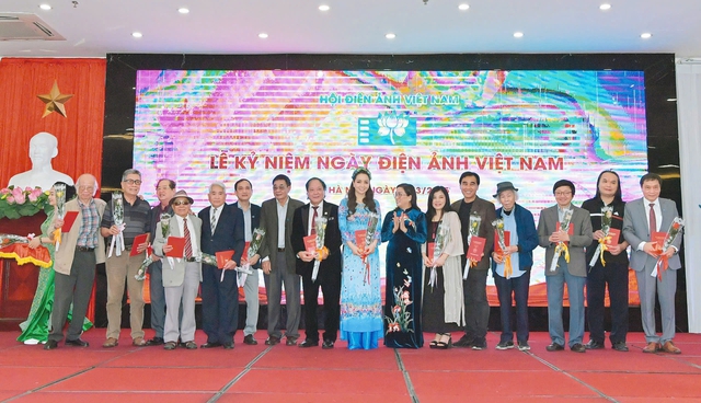 Trao kỷ niệm chương "Vì Sự nghiệp điện ảnh" dịp kỷ niệm Ngày Điện ảnh Cách mạng Việt Nam