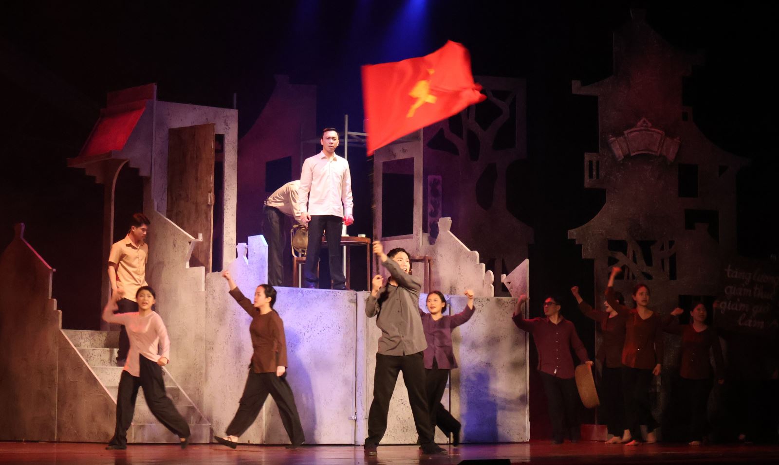 “Lửa từ đất” - hun đúc lòng tự tôn dân tộc