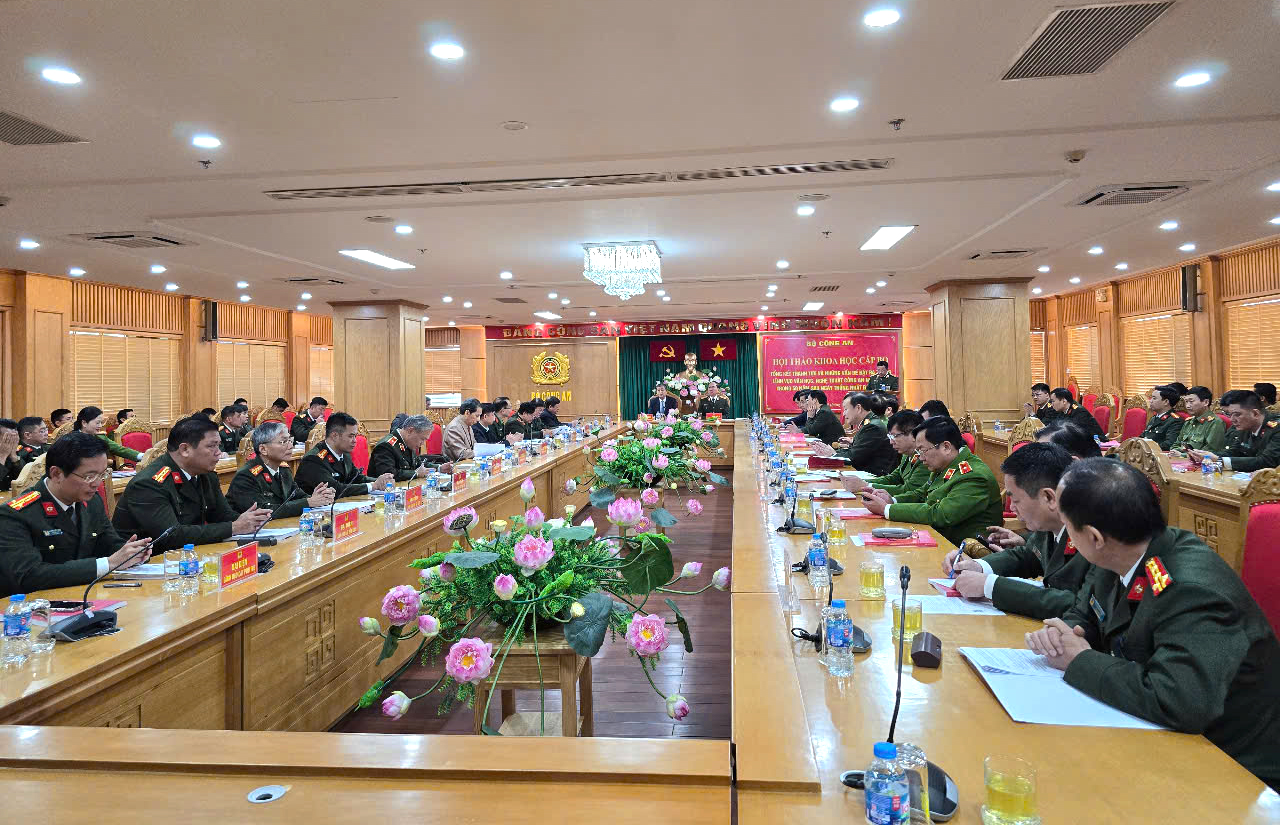 “Tổng kết thành tựu và những vấn đề đặt ra trong lĩnh vực văn học, nghệ thuật CAND trong 50 năm sau ngày thống nhất đất nước”