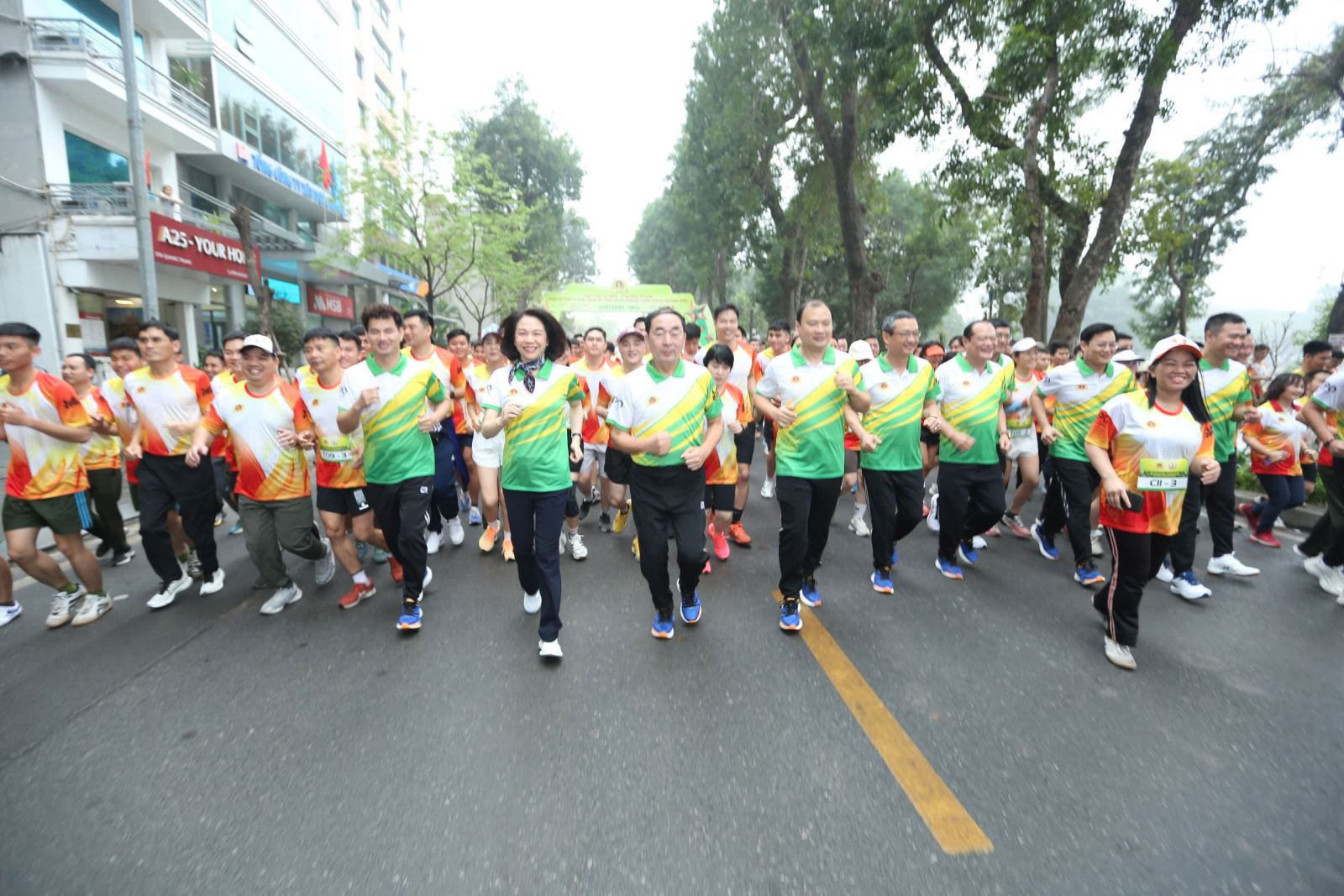 Gần 2.000 người tham gia Ngày chạy Olympic - Vì an ninh Tổ quốc