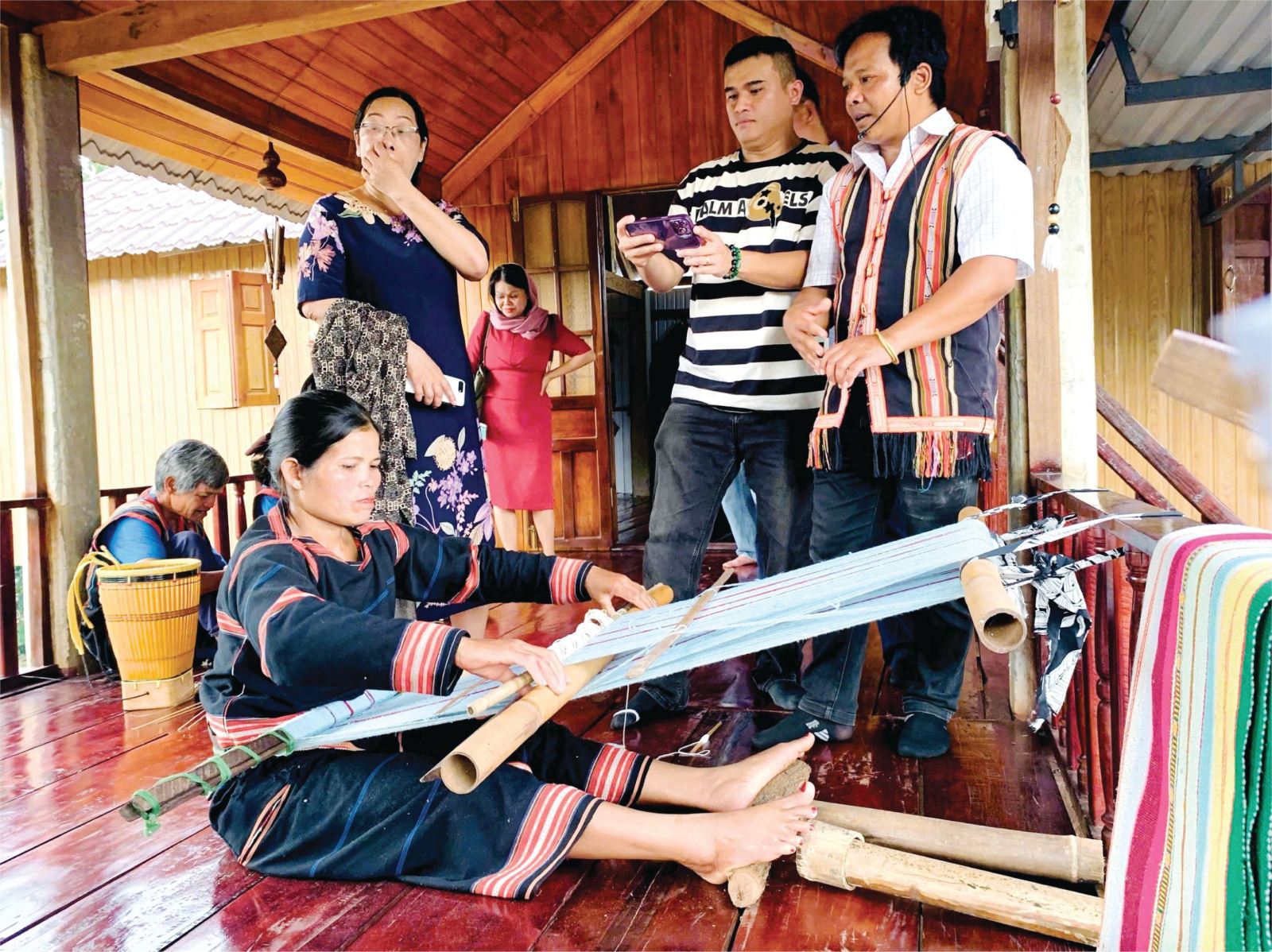 Plei Ơp - ngôi làng giữa phố cao nguyên