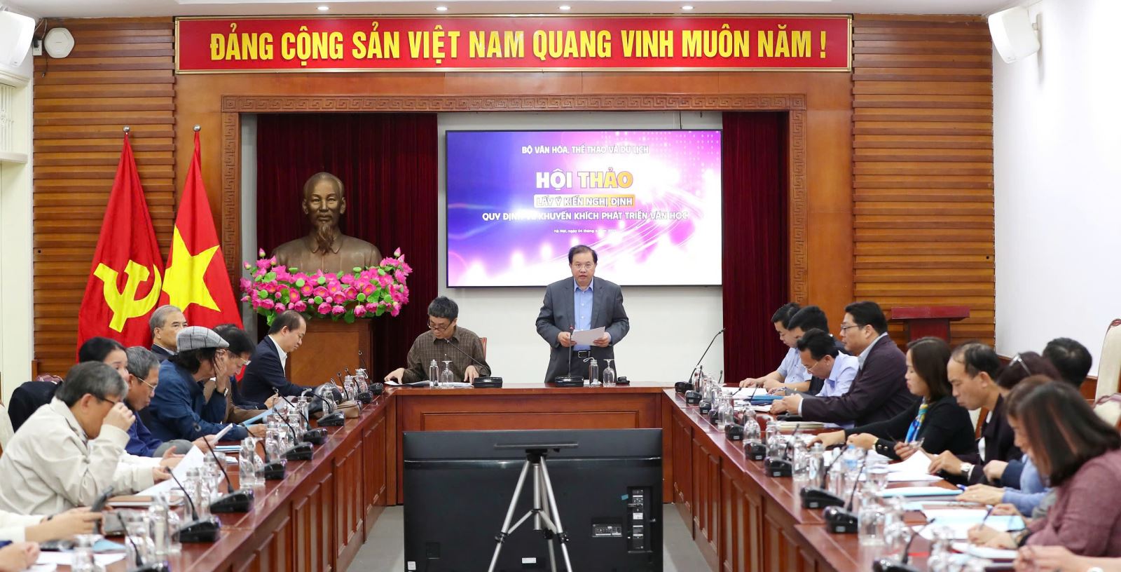 Tạo hành lang pháp lý thuận lợi cho sự phát triển của văn học Việt Nam 