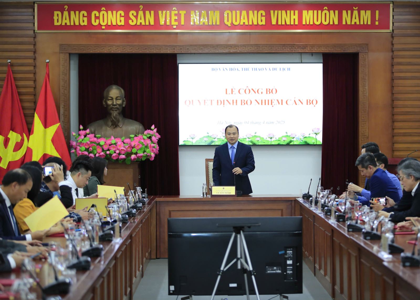 Bộ VHTTDL công bố các quyết định điều động, bổ nhiệm cán bộ 