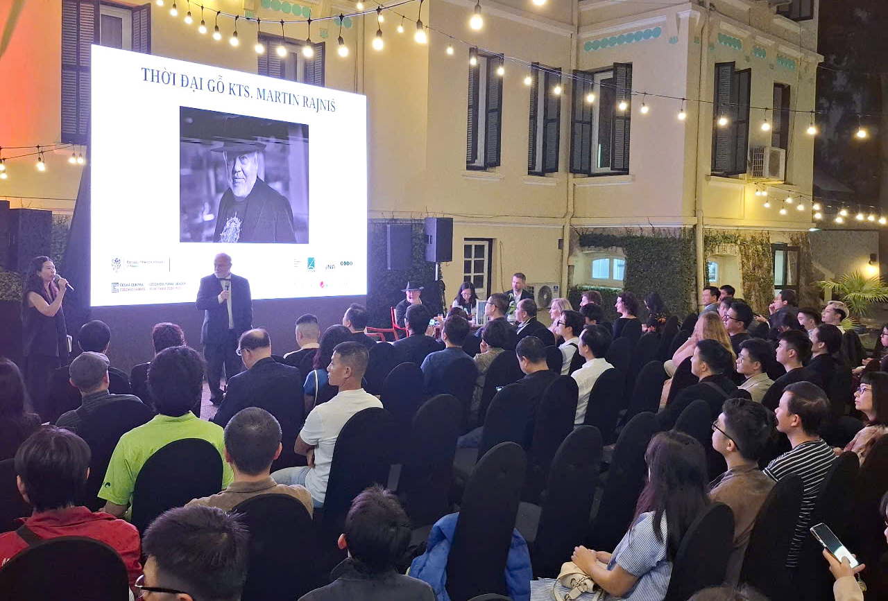 "Thời đại gỗ của KTS Martin Rajniš"