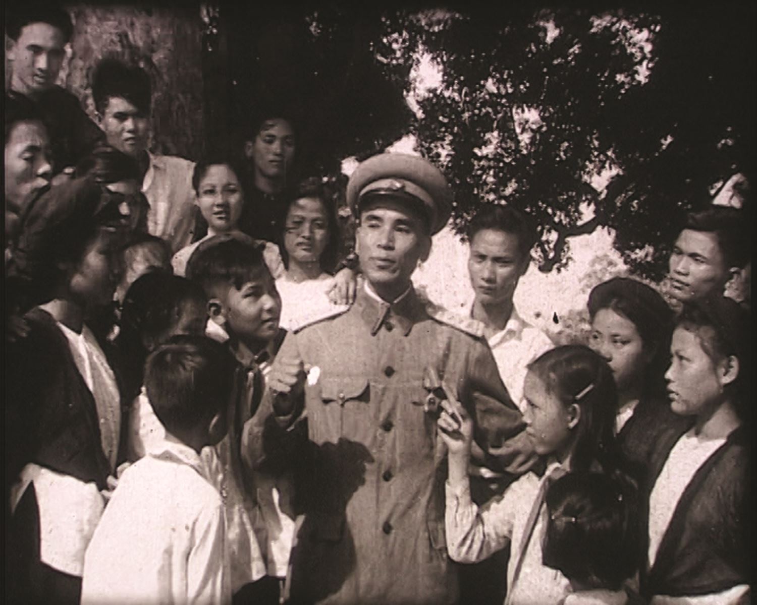 Phim tài liệu đồng hành cùng lịch sử