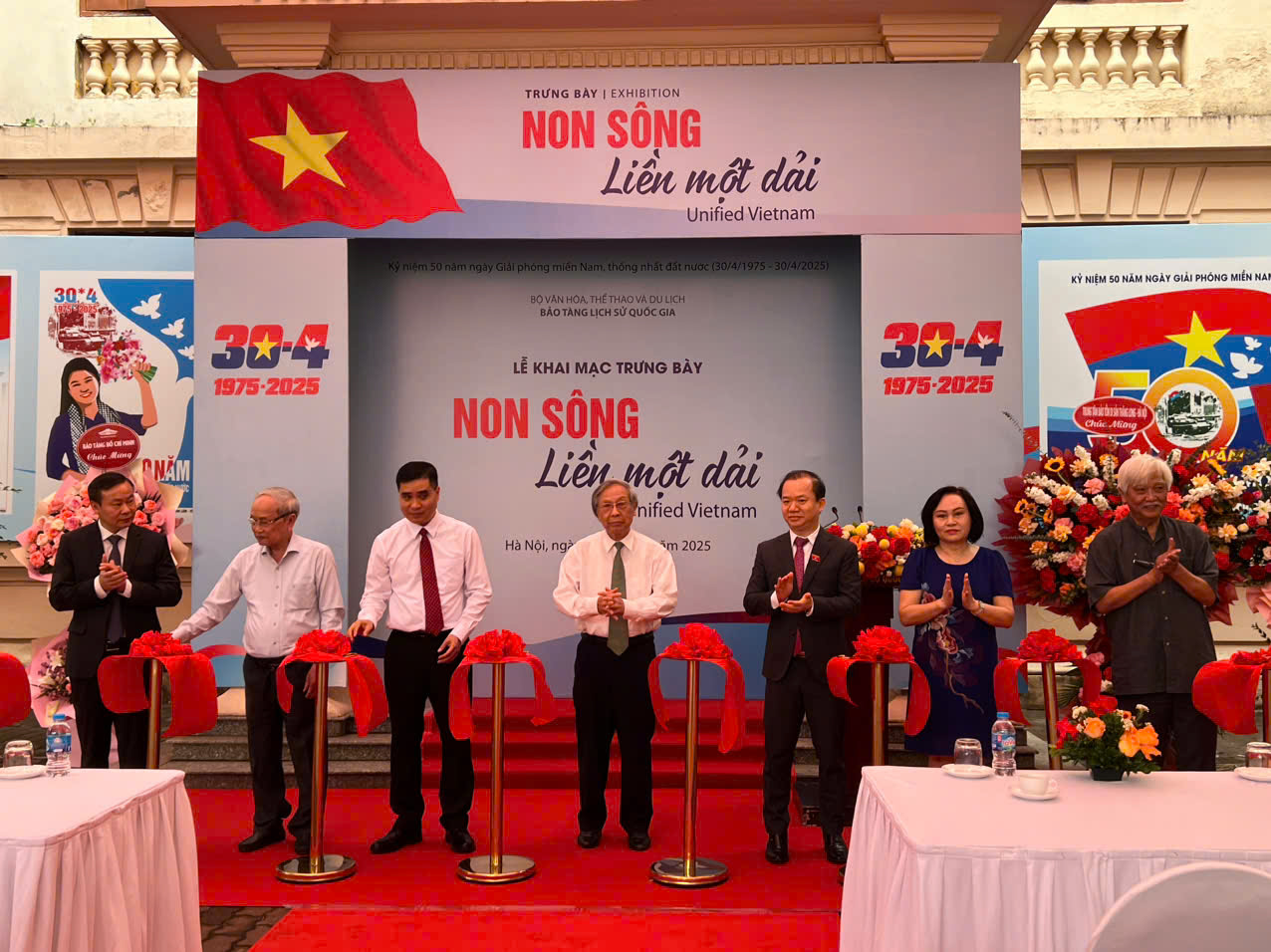 Trưng bày chuyên đề “Non sông liền một dải”