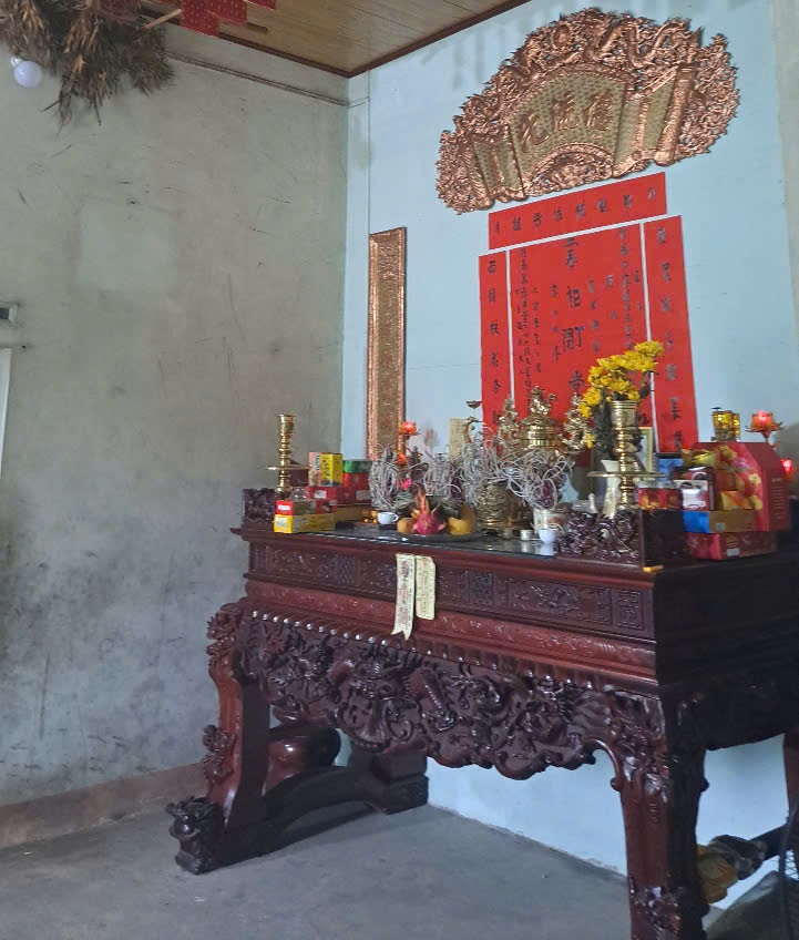 Bàn thờ gia tiên trong tín ngưỡng thờ cúng tổ tiên của người Tày, Nùng ở Cao Bằng