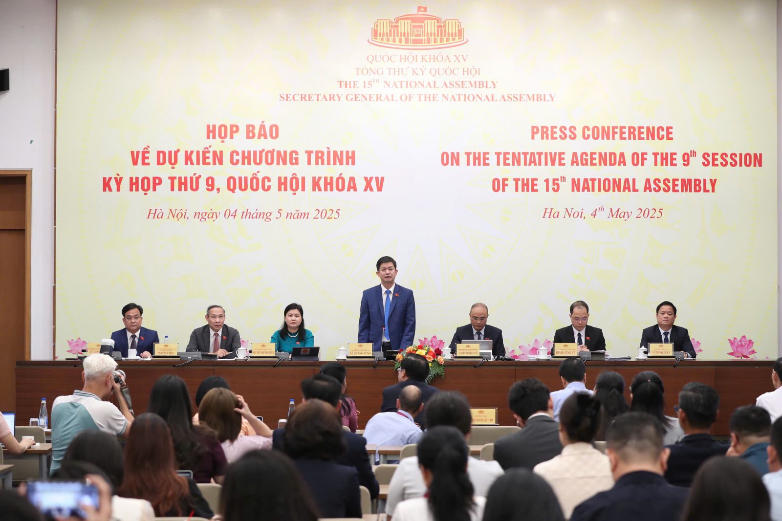 Kỳ họp thứ 9, Quốc hội khóa XV: Xem xét, quyết định sửa đổi, bổ sung một số điều của Hiến pháp năm 2013 và thông qua nhiều luật