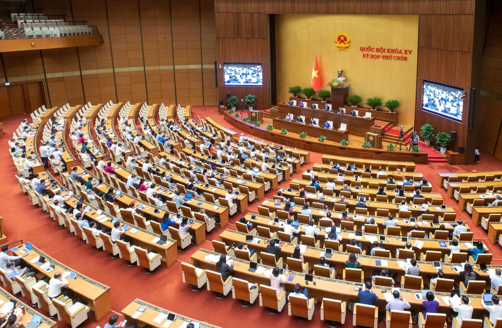 Quốc hội thảo luận về Dự thảo Nghị quyết của Quốc hội sửa đổi, bổ sung một số điều của Hiến pháp năm 2013 (lần thứ nhất)