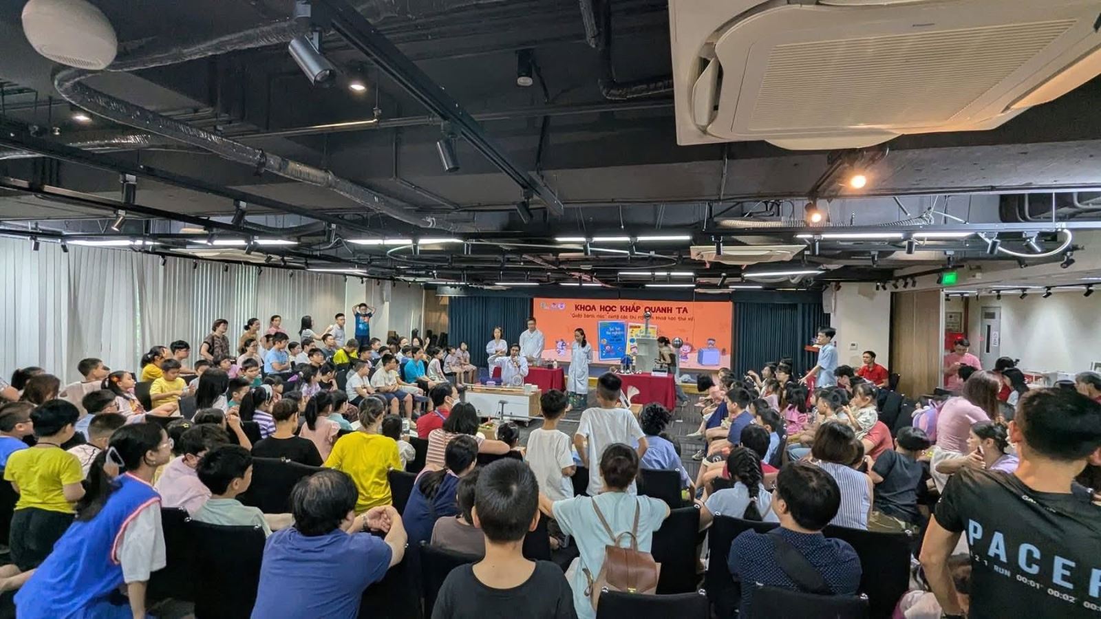 Sách thiếu nhi đón hè