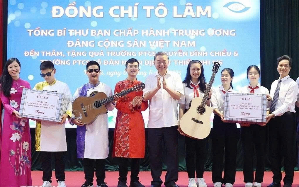 Hưởng thụ những giá trị văn hóa cao đẹp không đơn thuần là thỏa mãn nhu cầu giải trí thiết yếu trong cuộc sống thường nhật. Hơn thế nữa, điều này góp phần bồi dưỡng mỗi con người Việt Nam trở thành con người phát triển toàn diện, mạnh mẽ, vững vàng về tư tưởng, bản lĩnh. Mọi người dân sống trên dải đất hình chữ S, đều có quyền được hưởng thụ những giá trị văn hóa, dù cho có gặp những hạn chế về thể chất, sức khỏe. Đặc biệt, trong bối cảnh đất nước ta đang vững bước tiến vào kỷ nguyên vươn mình của dân tộc, tiếp tục tạo điều kiện, cơ hội bình đẳng để bất kỳ ai cũng có quyền được tiếp cận các sản phẩm văn hóa – nghệ thuật là vấn đề hết sức cần thiết và cấp thiết, trong đó có người khuyết tật. 