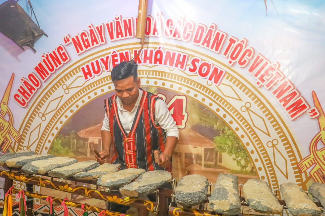 Bảo tồn và phát huy nghệ thuật diễn xướng dân gian dân tộc Raglai ở Khánh Hòa gắn với phát triển du lịch
