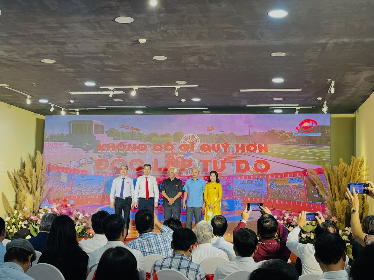 Triển lãm trực tuyến “Không có gì quý hơn độc lập, tự do”