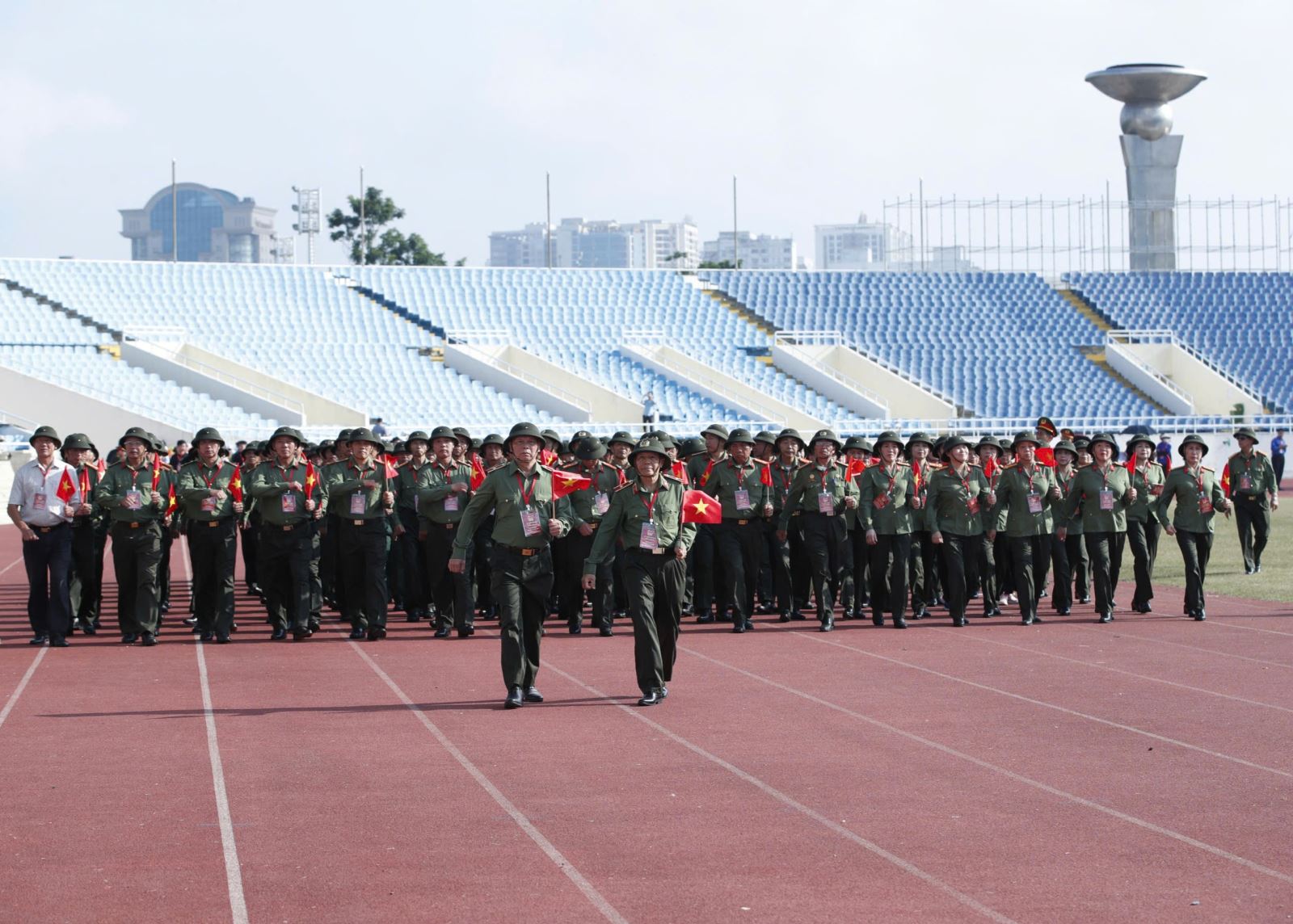 Các nghệ sĩ hòa mình hợp luyện cùng 13 khối quần chúng, nghệ thuật chuẩn bị cho Lễ diễu binh, diễu hành Kỷ niệm 80 năm Quốc khánh