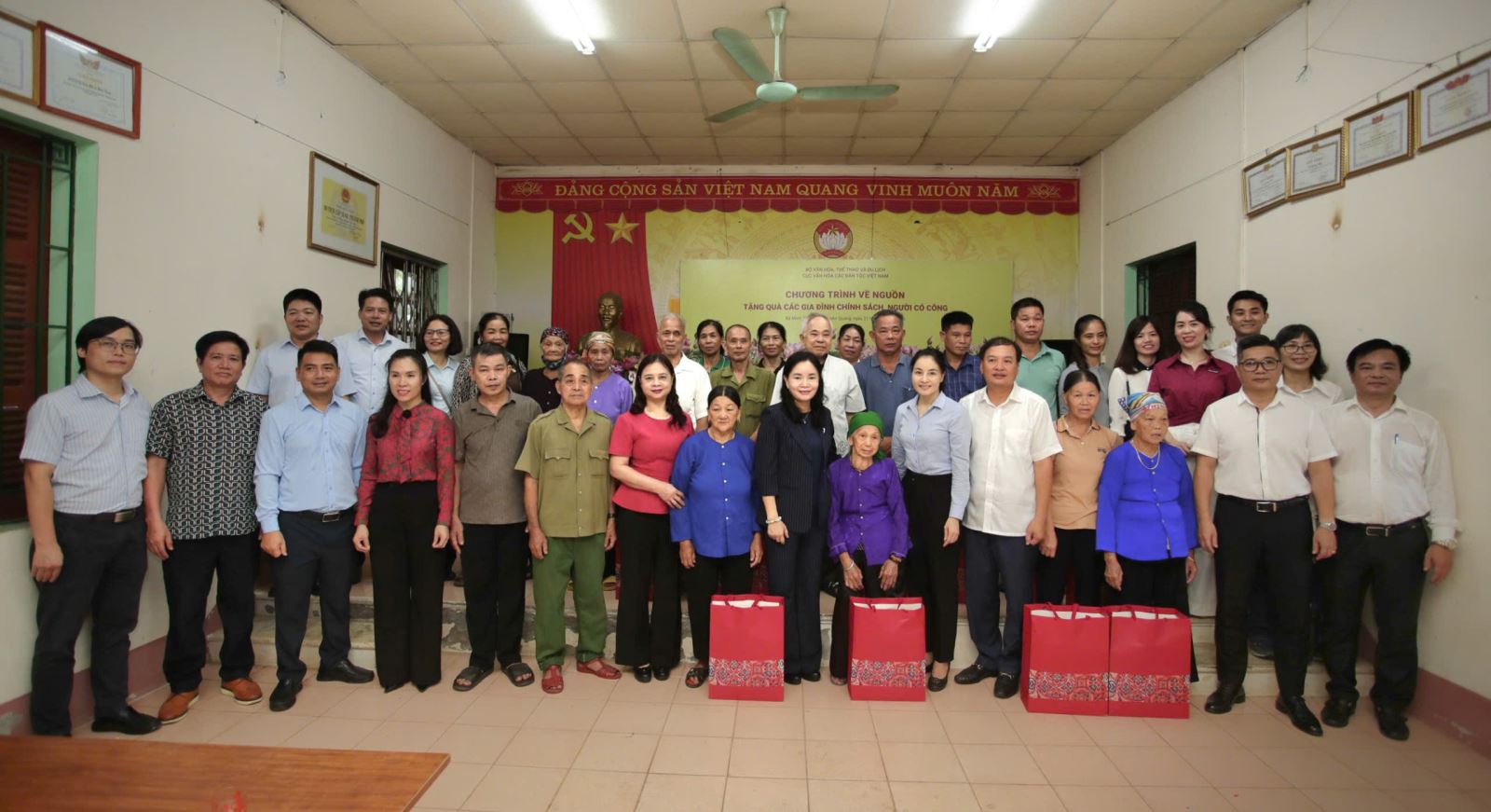 Chương trình "Về nguồn": ôn lại truyền thống vẻ vang 80 năm của ngành Văn hóa