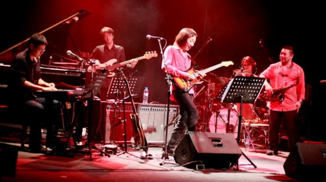 Vai trò của hòa âm nhạc Jazz trong việc định hình nghệ sĩ biểu diễn đàn phím điện tử chuyên nghiệp