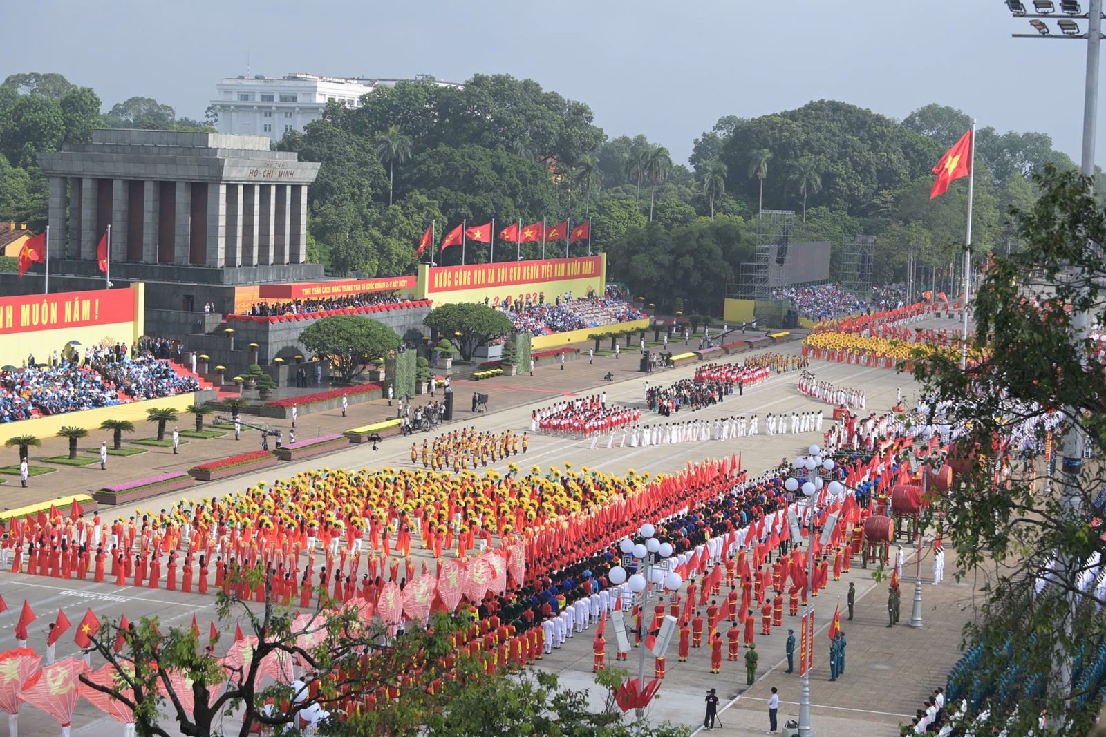 Kỷ niệm 80 năm Quốc khánh nước CHXHNC Việt Nam: vươn tới hòa bình, thịnh vượng, trường tồn và phát triển