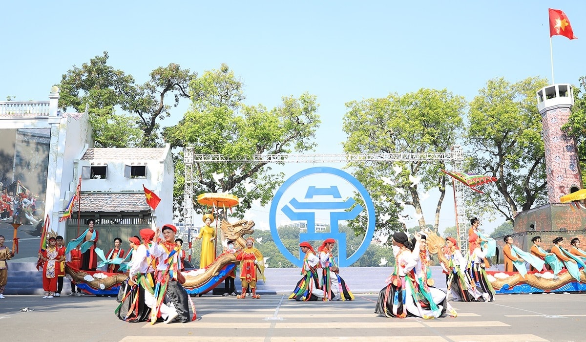 Phát huy nguồn lực di sản văn hóa trong xây dựng và phát triển thương hiệu “Thành phố sáng tạo” của thành phố Hà Nội