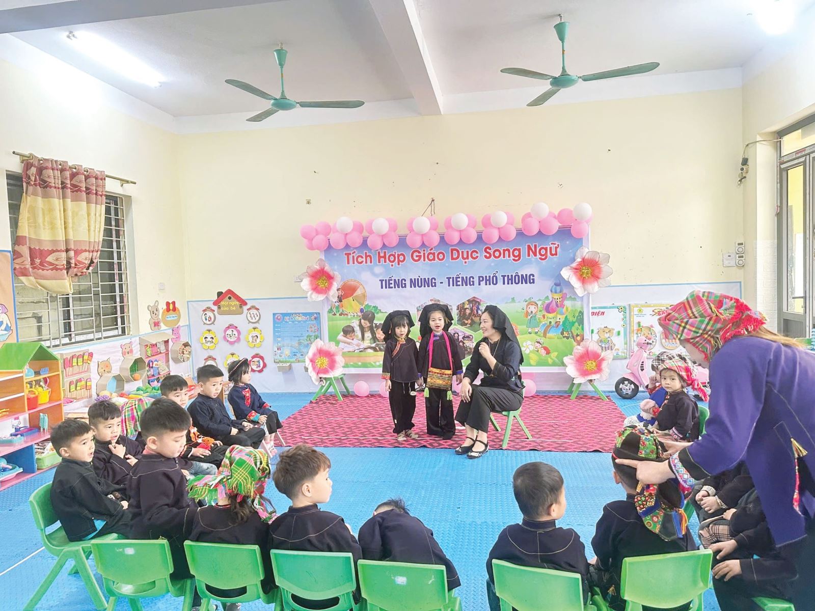 Niềm say mê bảo tồn văn hóa dân tộc của một cô giáo
