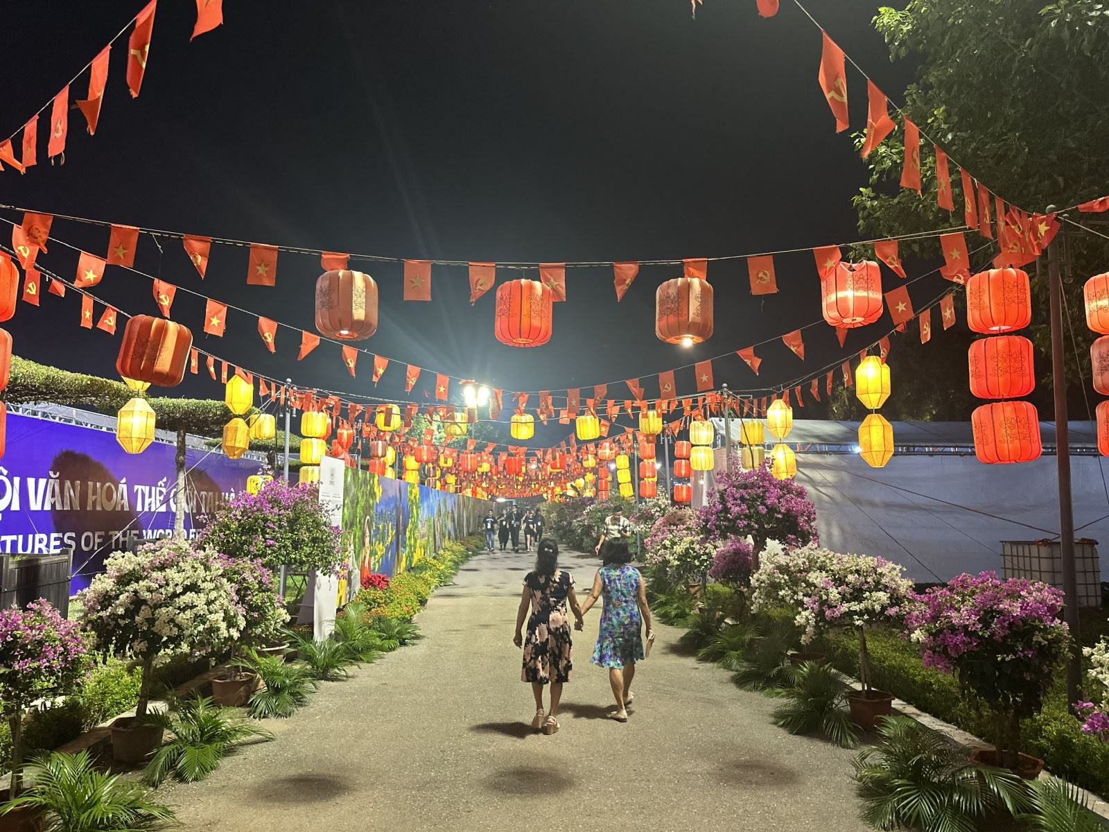 Ngày đầu Lễ hội Văn hóa Thế giới tại Hà Nội: bùng nổ sắc màu và cảm hứng