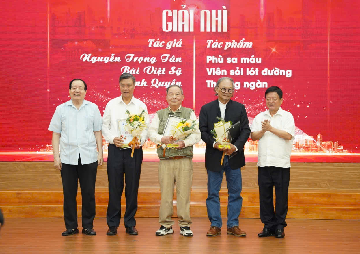 Trao giải Cuộc thi Sáng tác Tiểu thuyết Thời báo Văn học Nghệ thuật lần thứ I