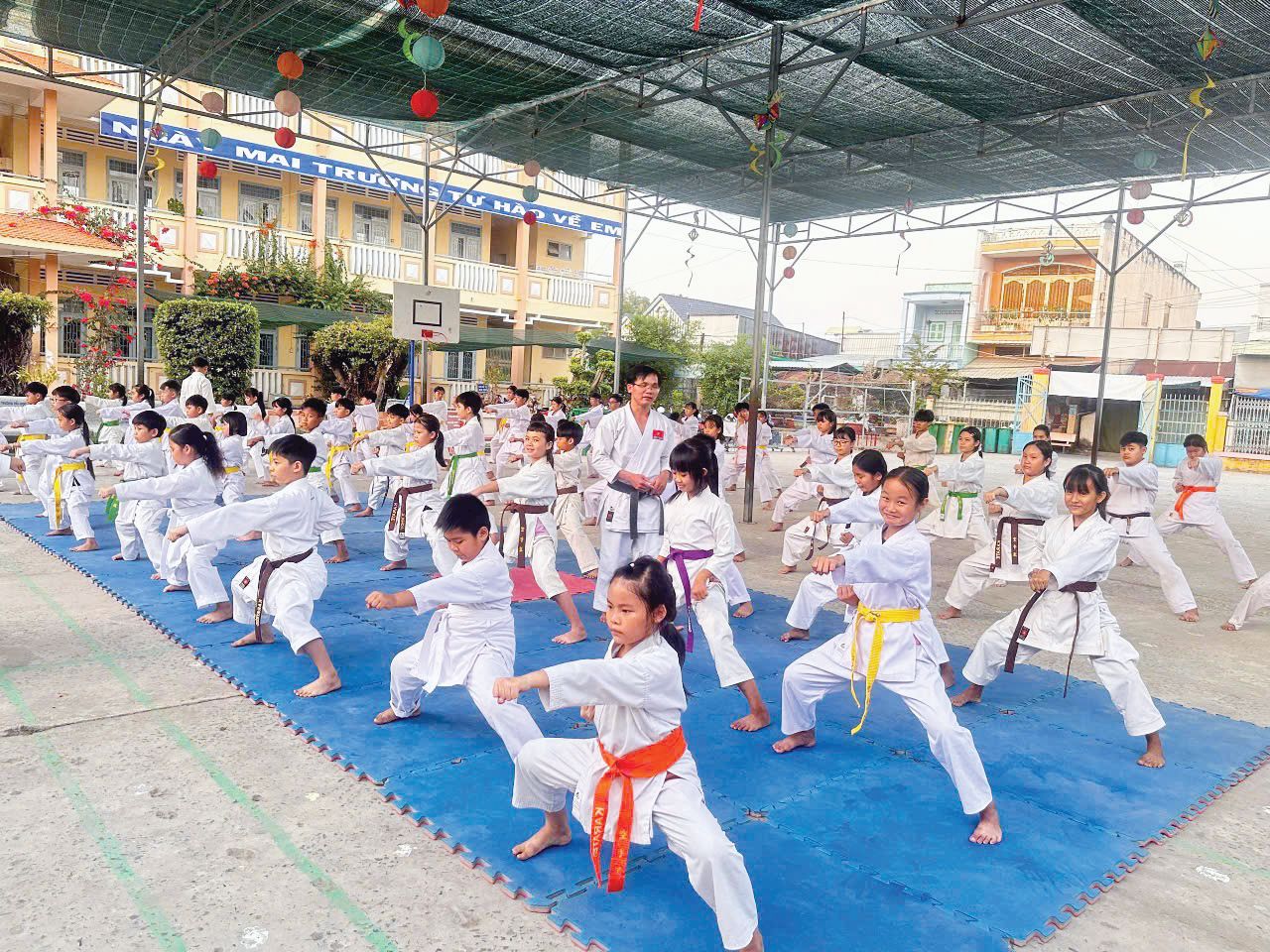 Thầy Phạm Văn Tiền - một huấn luyện viên võ Karate giỏi