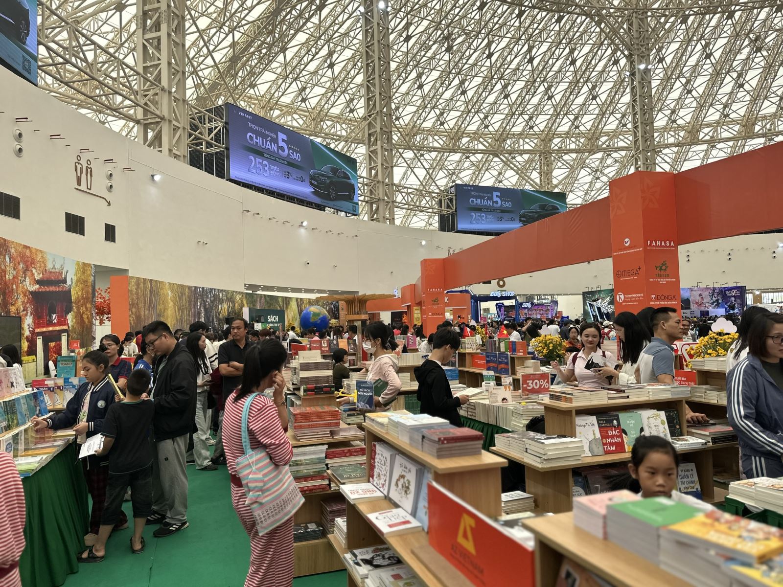 Cục Xuất bản, In và Phát hành lan tỏa tinh thần đọc sách tại Hội chợ Mùa Thu 2025